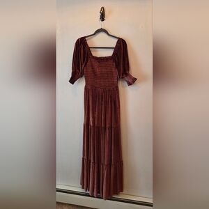 Chic Long Sleeve Velvet Dress in Rich Brown